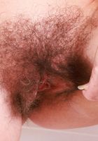 ATK Natural & Hairy: Annabelle Lee (Annabelle Lee plays with her pubes)