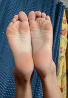 Latina Leah shows off her feet, Leah Cortez (lea039) ATK Exotics: Leah Cortez (Latina Leah shows off her feet)